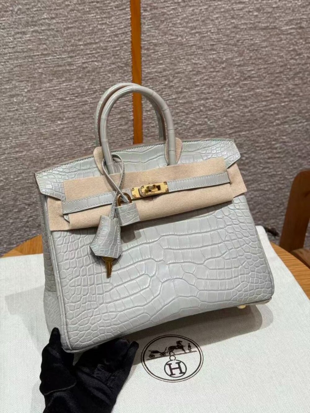 Classic Hermes Bag: A Stylish and Versatile Choice for Elegance